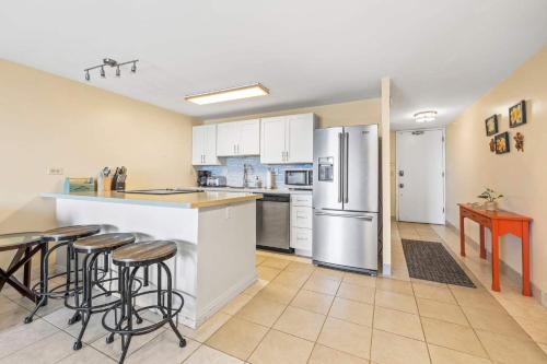 Amazing Beachfront Condo by Pool in Punaluu (HI)