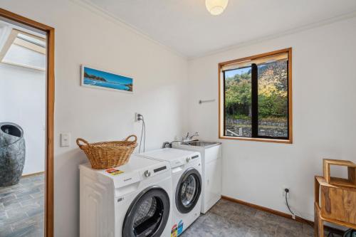 Remarkable View in Central Queenstown - image 14