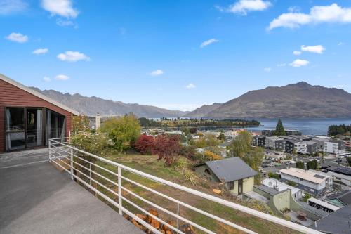 Remarkable View in Central Queenstown - image 11