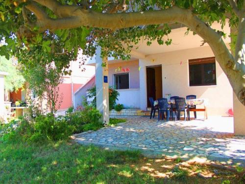 Apartment in Dinji ka by the Beach - Location saisonnière - Dinjiška