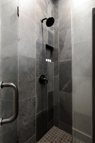 Horsefeathers Hotel - image 8