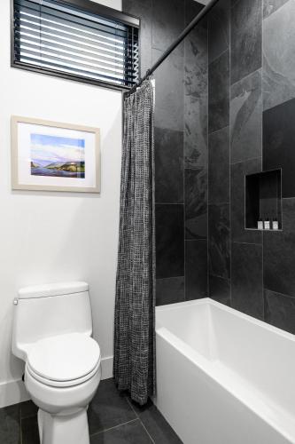 Horsefeathers Hotel - image 6