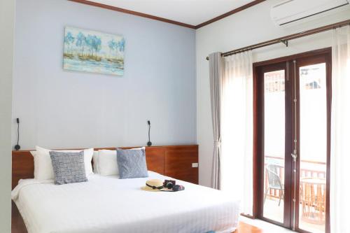 King Room with Balcony image 10