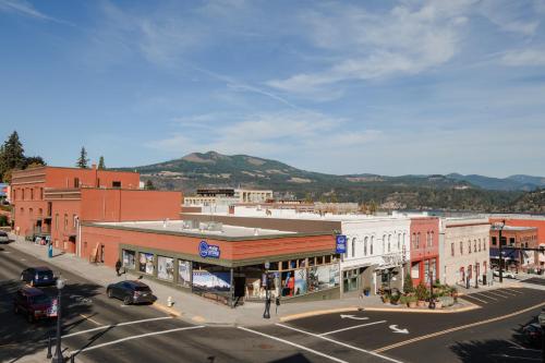 Horsefeathers Hotel - image 5