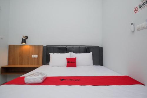 Guestroom, RedDoorz Plus near Alun Alun Kota Blora in Blora