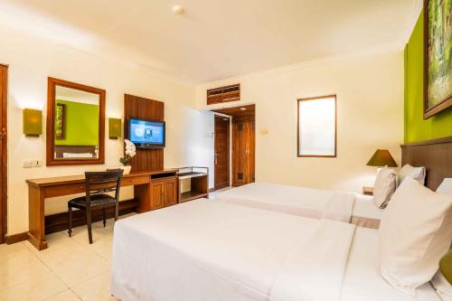 Deluxe Double or Twin Room with Balcony image 4