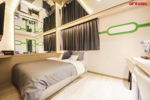 room detail thumbnail 0