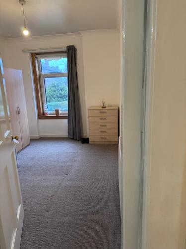 Single Room with Basic Amenities, Glasgow (photo 8)