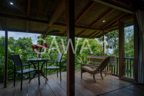 Balcony/terrace, Rumah Lereng Bandung in Cibiru