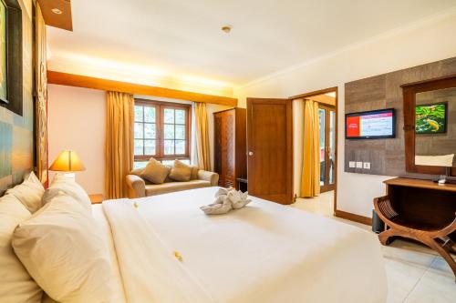 Junior Suite with Balcony image 9