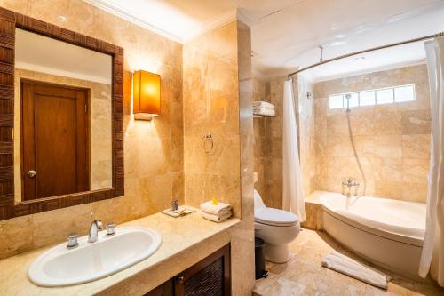 Junior Suite with Balcony image 5