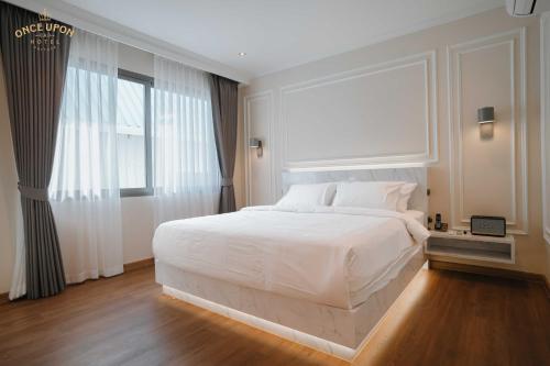 Deluxe Double Room with Bath image 9