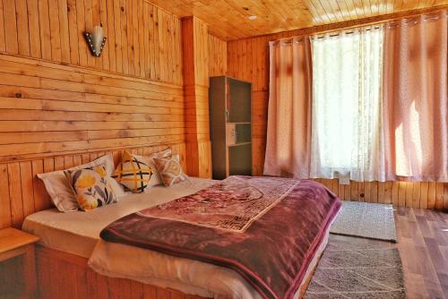 1 queen bed