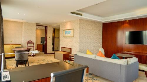 room detail thumbnail 1