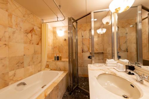 room detail thumbnail 2