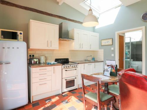 Hen House View - image 7