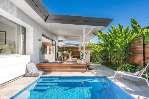Kaylani Cove - luxury beach villa with pool