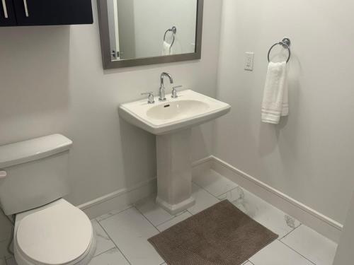 Modern Suites By The Texas Medical Center & NRG Stadium - image 14