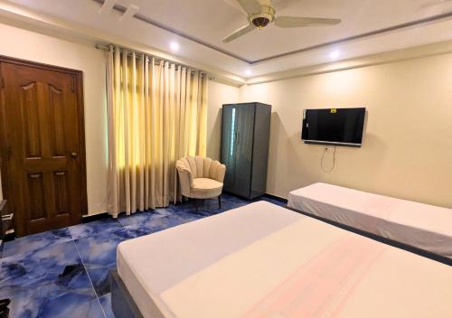 Blue Sky Hotel - image 7