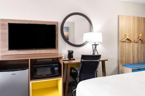 Days Inn by Wyndham Ardmore - image 10