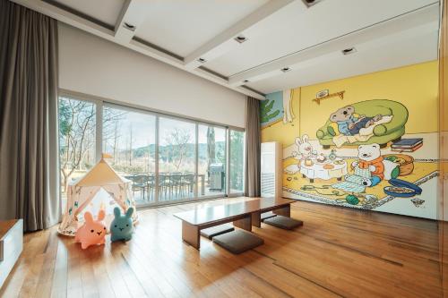 room detail thumbnail 1
