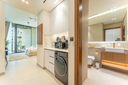 Studio Near Dubai Autodrome & Trump Golf Club, Binghatti Amber, JVC By Deluxe Holiday Homes, Dubaï (photo 10)