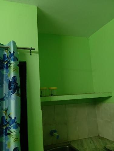 FOREIGNERs HOUSE