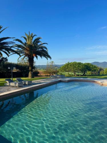 Úszómedence, Mas Feliu Turismo Rural in Cornella De Terri