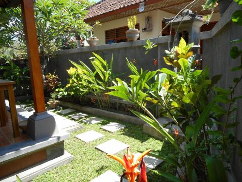 Entrance, Cegeng Lestari Guest House in Klungkung