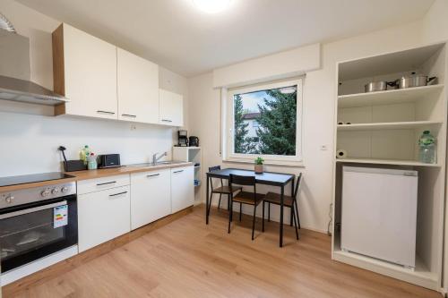 廚房, BackHome - BUSINESS&FAMILY - TOP LAGE, Parkplatz, Balkon, Waschmaschine, Netflix, 90qm, 24h Checkin  in 巴克南