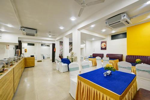 Aamantran Residency, Sohna Road, Sector 49, Gurugram - 식음료(F&B)