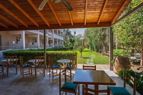 Garden, Pantheon Hotel in Nikiforos Fokas