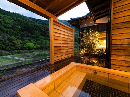 Open air bath, 天星の透間REBORN in Takanabe