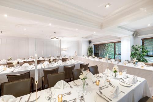 Best Western Manchester Oldham Smokies Park Hotel - image 12
