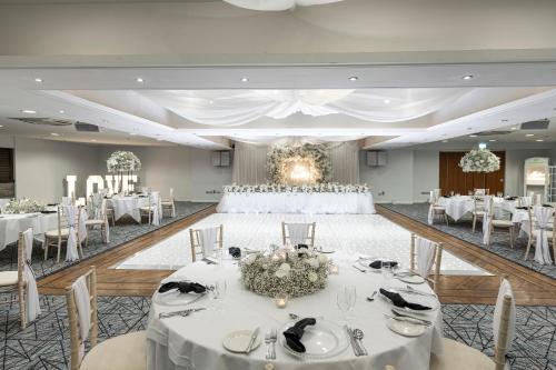 Best Western Manchester Oldham Smokies Park Hotel - image 9