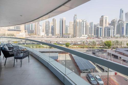 Frank Porter - Saba 3, Dubai
