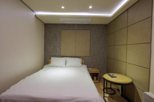 LEBROWN Stay, Seul