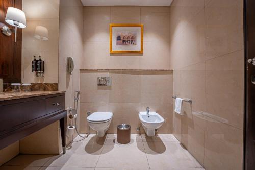 Deluxe King Room image 5