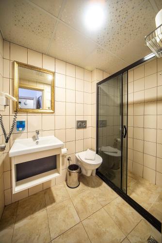 Standard Double or Twin Room image 5