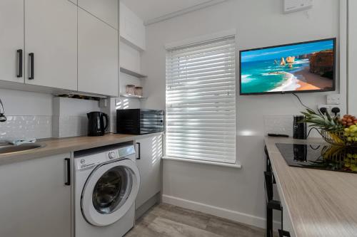 Centre Point Studio - Short Stays UK, Exeter (photo 7)