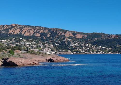 View, Tres belle T2, vue mer ,Le Tout a Pied near Agathos