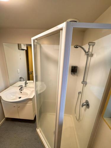 Bealey Avenue Motel - image 3