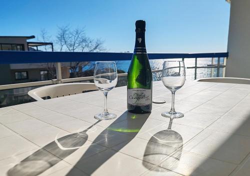 Balcony/terrace, Tres belle T2, vue mer ,Le Tout a Pied near Agathos