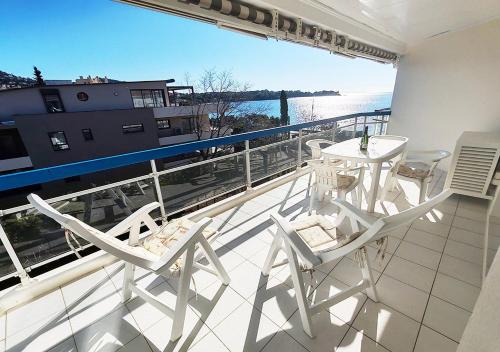 Balcony/terrace, Tres belle T2, vue mer ,Le Tout a Pied near Agathos