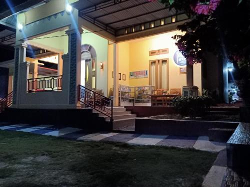 balcon/terrasse, Wambuliga Homestay in Waha