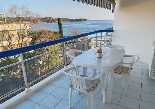 Balcony/terrace, Tres belle T2, vue mer ,Le Tout a Pied near Agathos