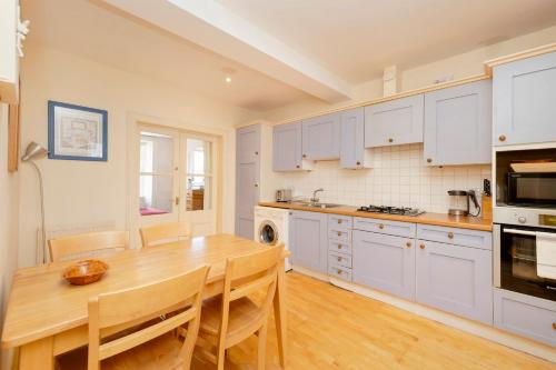 JOIVY Gorgeous 2-bed flat near Edinburgh Castle, Edimburgo (foto 2)
