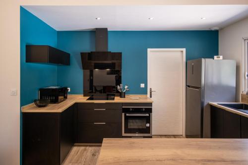 Kitchen, Gite la Seigneurie -Piscine & SPA in Beaulieu