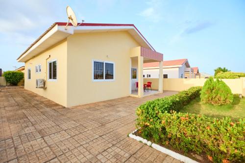 منظر, Groove Lodge in Tema