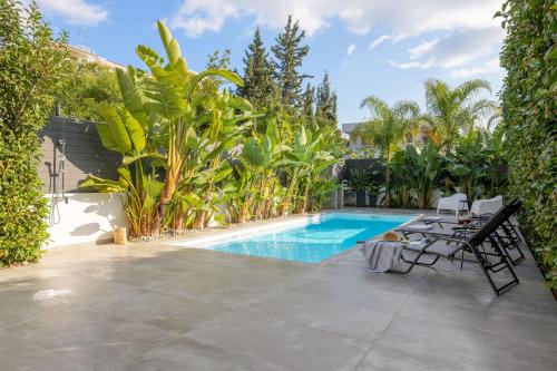 Pool Voula Apartment close to Kavouri Beach by Cielo Homes, Ateny